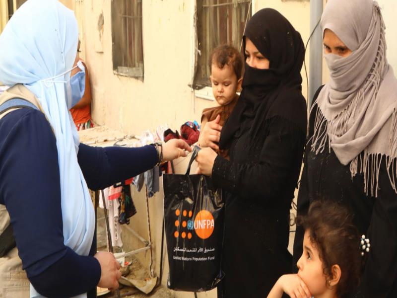 UNFPA. El personal humanitario de la ONU distribuye ayuda a las familias en Beirut