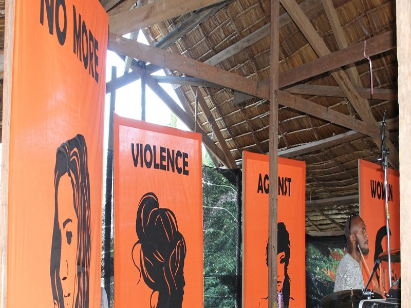 ONU Mujeres. Festival en las Islas Salomón para difundir un mensaje: "No más violencia conta las mujeres y las niñas"