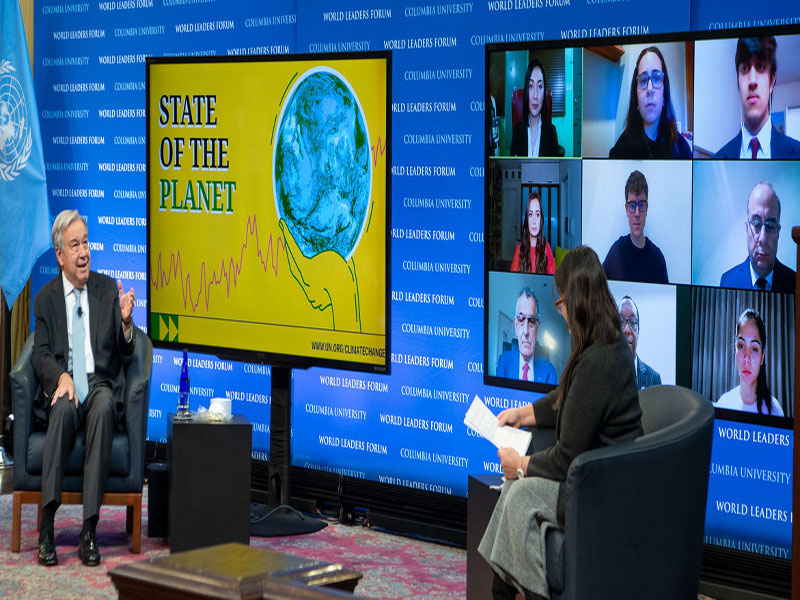 ONU/Eskinder Debebe. El Secretario General António Guterres habla sobre el estado del planeta con la profesora Maureen Raymo en la Universidad de Columbia, en Nueva York