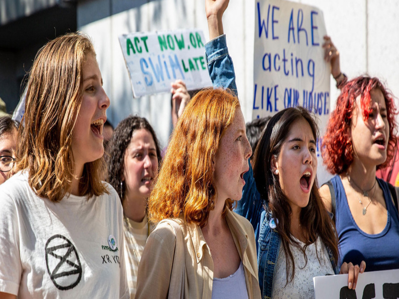 PNUD/Sumaya Agha. Jóvenes del movimiento "Viernes por el futuro" manifestándose a favor de una acción climática. Nueva York, agosto de 2019