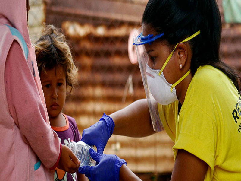 © Rehabilitarte/Albanis Oliva Una coordinadora de una ONG local ayuda a poblaciones en Venezuela en medio de la pandemia de COVID-19