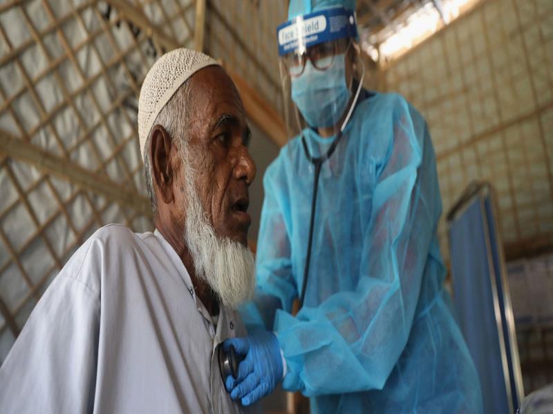 OIM/Abdullah Al Mashrif. La Organización Internacional para las Migraciones apoya la atención médica a los refugiados rohingya en Bangladesh