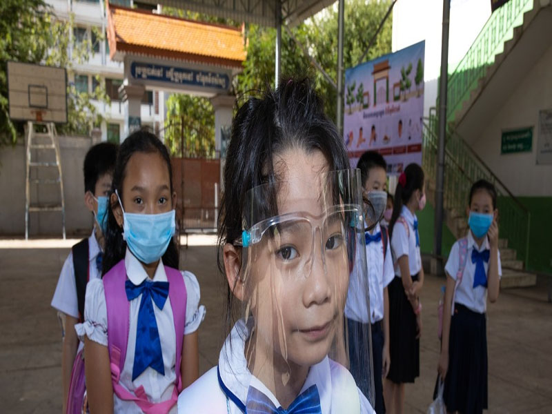 UNICEF/Seyha Lychheang Estudiantes en su segundo día de esculea primaria en Phnom Penh, Camboya