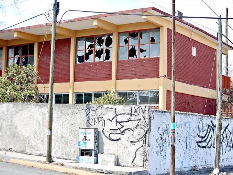 Escuelas públicas reflejan un estado de abandono Foto: Juan Flores/El Norte