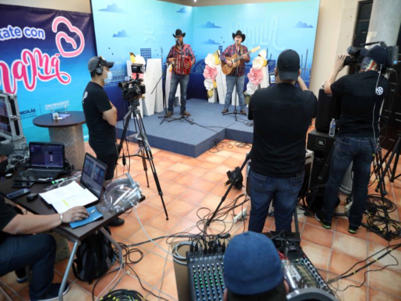 El Municipio de San Nicolás transmitió un programa en el que los espectadores disfrutaron la actuación de cinco artistas nicolaítas que interpretaron canciones alusivas al Día de las Madres 