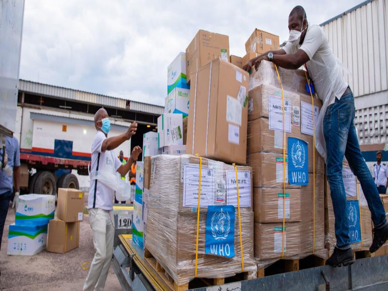 OMS La Organización Mundial de la Salud entrega suministros médicos para luchar con el COVID-19 en la República Democrática del Congo