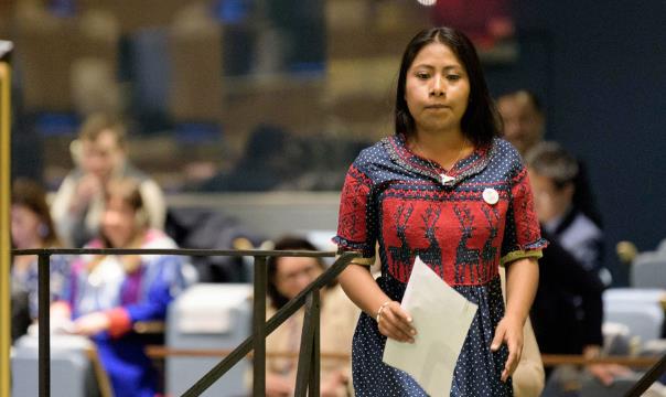 ONU/Manuel Elias La actriz mexicana Yalitza Aparicio camina hacia el podio de la Asamblea General en la clausura del Año Internacional de las Lenguas Indígenas
