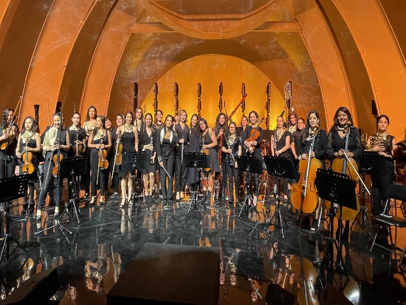 orquesta de mujeres interpretaron “Huapango” de José Pablo Moncayo