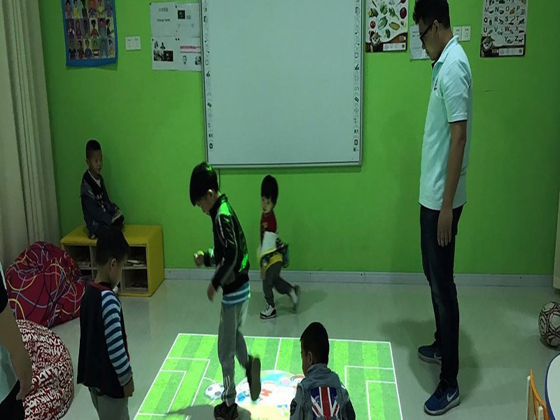 U.Plus Academy. Niños con autismo aprenden con la ayuda de la nueva tecnología en China.