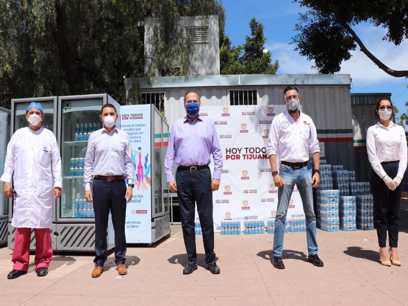Donaron seis refrigeradores industriales y 24 mil botes de agua al Hospital General de Tijuana