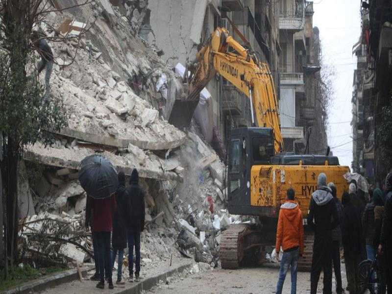  ACNUR/Hameed Maarouf. La búsqueda de supervivientes tras el terremoto continúa en el barrio de Al-Aziziyeh de Alepo en Siria.