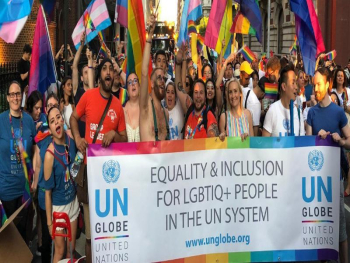 ONU-GLOBE. Trabajadores de la ONU participan en la marcha del Orgullo LGTBI en Nueva York.